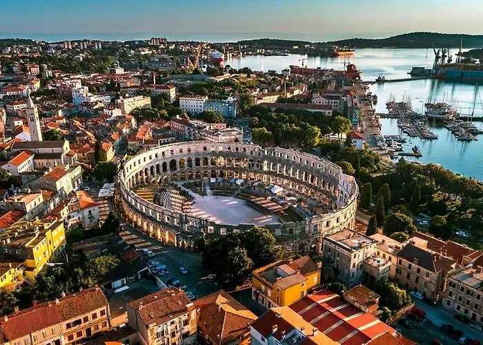 Apartment Ivko - Private Parking Pula